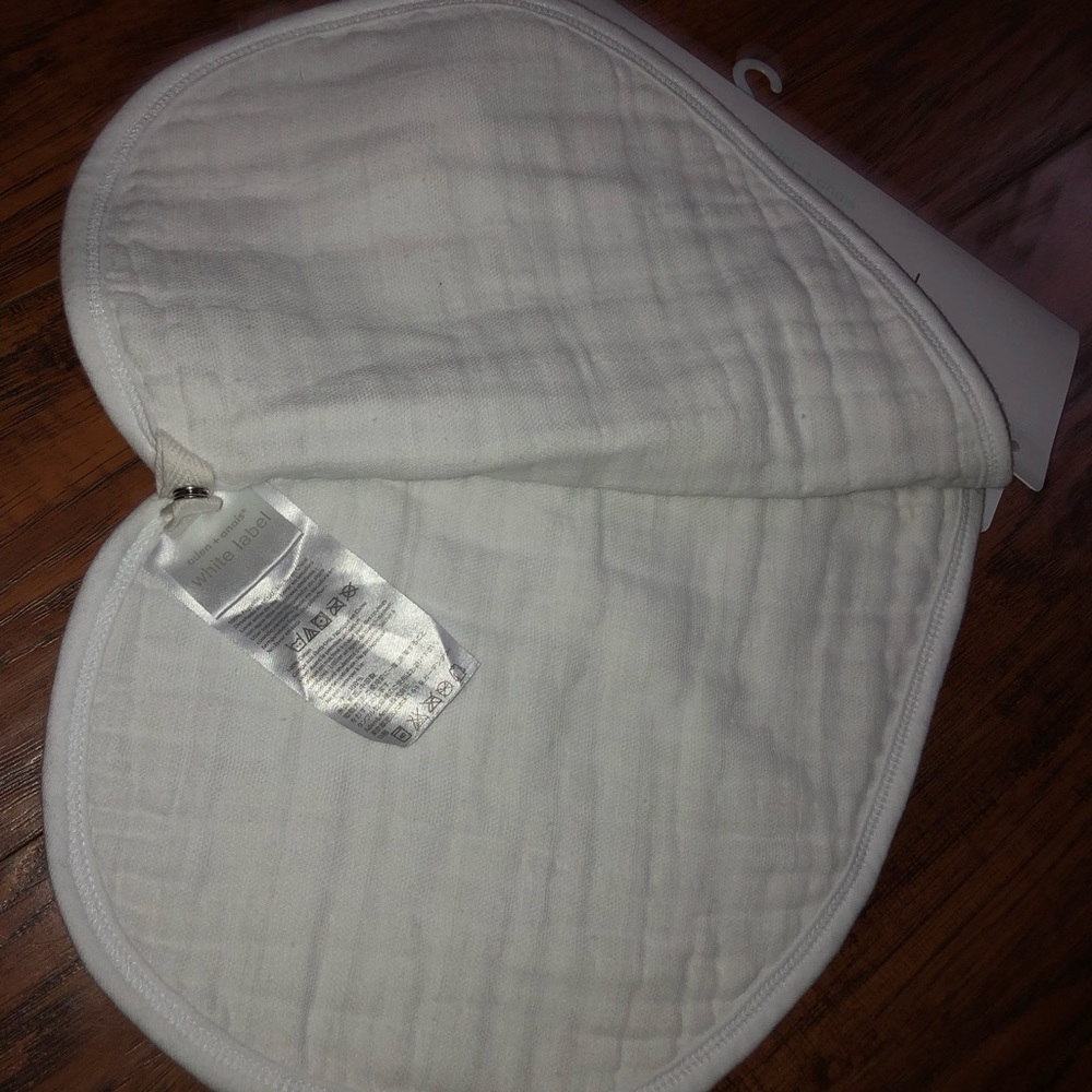 💰SOLD-NWT Aden + Anais fish tropical burp cloth - Picture 2 of 2